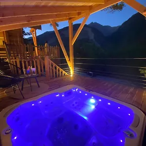 https://chalet-lempreinte.fr-provencehotel.com