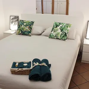 https://la-corte-dei-creativi-comodo-centrale.italymilanhotels.net